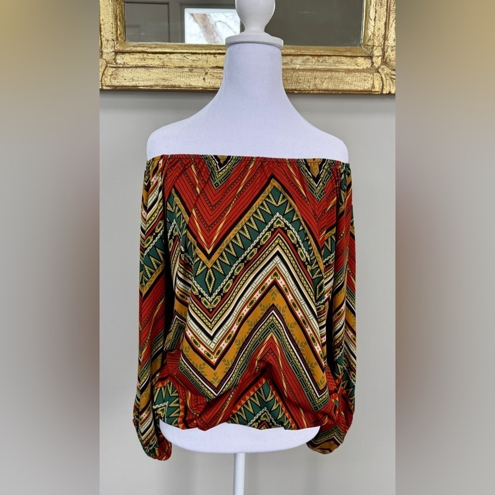 Patterned top - Picture 2 of 4